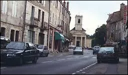 La commune de Sennecey-le-Grand ( Sane-et-Loire ) est chef-lieu ...