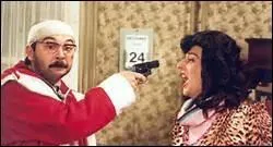 Quelle est la phrase que Thrse dit quand M. Preskovic donne de petites  mignardises   celle-ci et  Pierre ?