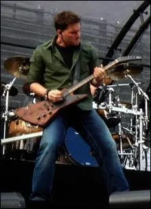 Comment s'appelle ce membre du groupe ?