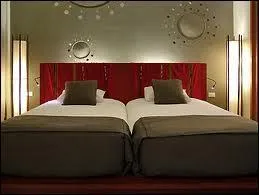 Avec qui partage-t-elle sa chambre actuellement ?