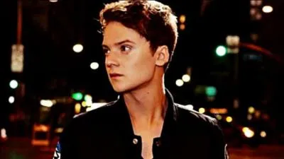 Quel ge a Conor Maynard ?