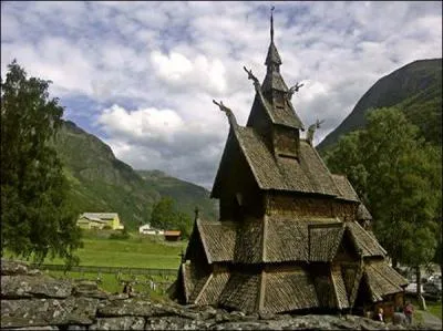 Dans quel pays europen se trouve cette stavkirke ?