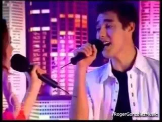 Dans la srie  Violetta , avec qui chante-t-il  Podemos  ?