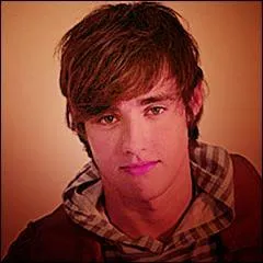 Et dans la saison 2, avec qui chante-t-il  Nuestro camino  ?