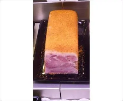  la coupe, il dvoile des morceaux de viande de porc pris dans une gele persille. Fin, moelleux, il est consomm en entre ou  l'apritif. Quelle est cette charcuterie labore  base d'paule de porc assaisonne au champagne ?