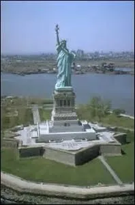 L'opration tourne court assez rapidement, arrt et incarcr, mes oncles et mon pre condamnent mon initiative, ma mre crit  Louis-Philippe pour lui suggrer de me faire quitter la France, chose faite, le roi ne voulant pas un procs public qui me donnerais la parole accepte, vers quel pays suis-je exil ?