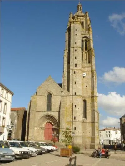 Dans quelle ville des Deux-Svres voit-on ce superbe clocher ?