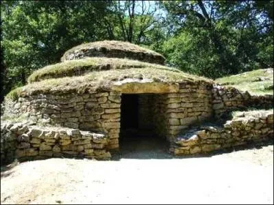 Dans quelle commune se trouve le muse des tumulus ?