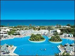 Revenons vers le nord, dans le pays d'Hannibal, sentons le jasmin et profitons des belles plages méditerranéennes.