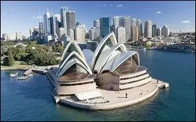 Traversons l'océan Indien et allons admirer les kangourous dans ce "pays-continent". Nous assisterions bien à un concert à l'Opéra de Sydney.