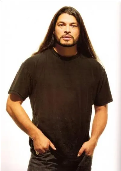 Qui est ce bassiste ?