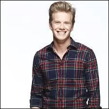 Comme s'appelle ce candidat et quel est son secret ?