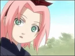 Comment se nomme cette jeune ninja du village de la feuille que l'on surnomme  grand front , qui sera plus tard la disciple de Tsunade et aura une force herculenne ?