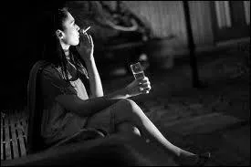 Qui chantait   et jour aprs jour l'oubli de l'amour, ses rves ses dsirs si sages et possibles, sans cri sans dlire, sans inadmissible ...   ?