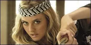 Comment se nomme la gouvernante d'Alex Rider ?