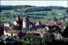 Nous allons maintenant  Bourganeuf ( Creuse ), o la ville est chef-lieu ...