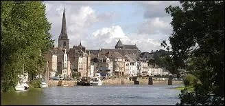 La ville Bretonne de Redon ( Ille-et-Vilaine ) est chef-lieu ...