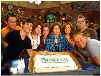 Comment s'appelle le petit ami d'Alex ?