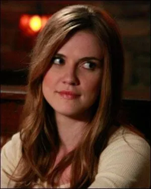 Comment s'appelle la tante d'Elena et Jeremy Gilbert ?