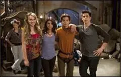 Quelle actrice a jou le rle de Juliet Van Heusen dans  Les Sorciers de Waverly Place  ?