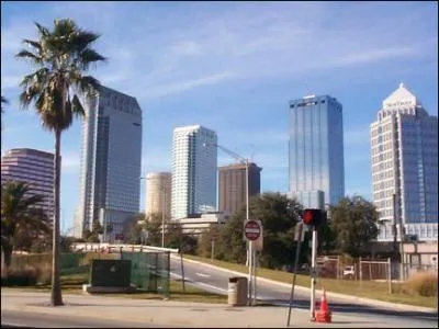 Tampa, ville de 300 000 habitants est une ville amricaine :