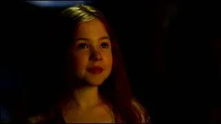 Qui est celle qui a aid Zeddicus a sortir la bote d'Orden du palais ?