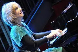 Cette femme est une pianiste et compositrice de jazz, elle est franaise. Comment s'appelle-t-elle ?