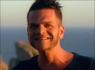 En quelle anne est sortie sa premire chanson ?