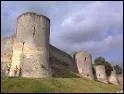 Quel est ce château picard situé sur un plateau balayé par le vent, impressionnante forteresseélevée au XIIIe siècle par Enguerrand III et dominant la vallée de l'Ailette ?