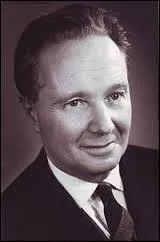 Mars : Qui a écrit ''La mort est mon métier'' , ''L'Île'' , ''Malevil'' et ''Fortune de France'' ?