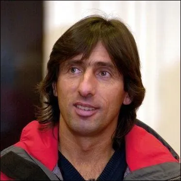 Avril : Patrick Edlinger était l'ami de Patrick Berhault. Tous les deux partageaient une passion pour ce sport qui coûtera la vie à ce dernier le 28 avril.