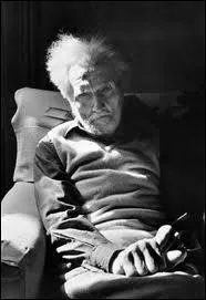 Aot : Quel tait le mtier artistique d'Henri Cartier-Bresson ?