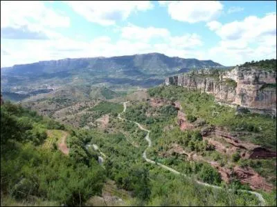 Quelle rgion viticole de qualit se trouve au sud-ouest de Barcelone ?