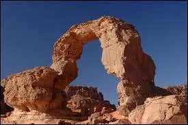 Fascinant, magique, ensorcelant, extraordinaire sont autant d'adjectifs qui peuvent qualifier le Tassili. 
Nous découvrons la région de :