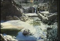 La ville chérie de Nasreddine Dinet nous accueille. Son coucher de soleil nous laisse vraiment charmés par tant de beauté et le Moulin Ferréro attire toujours les visiteurs. 
Visitons la ville du bonheur qui est :