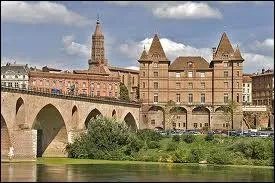 Nous allons maintenant  Montauban ( Tarn-et-Garonne ), ville qui est chef-lieu ...