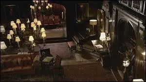 Dans quel pisode Stefan et Damon cdent-ils le manoir  Elena ?