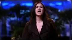 Nina Dobrev a interprt :