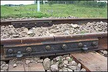 Quelle est cette pice qui permet de joindre deux rails, et qui est au centre de toutes les attentions aprs le draillement du train Limoges-Paris  Brtigny-sur-Orge le 12 juillet 2013 ?