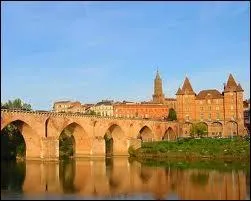 Quelle ville a une gare nomme  Ville-Bourbon  ?