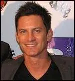 Comment s'appelle le prsentateur de l'mission de danse ?