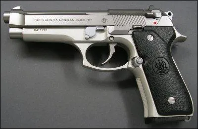 Lequel de ces hommes a offert un pistolet  Bree ?