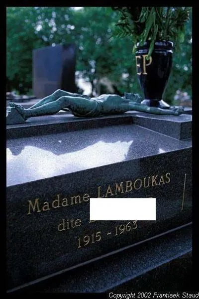 Cette chanteuse au pseudonyme d'oiseau est dcde le mme jour que Jean Cocteau. De qui s'agit-il ?