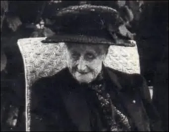 Quant  ma compagne l'impratrice Eugnie, elle dcde le 11 juillet 1920, mais  quel ge ?