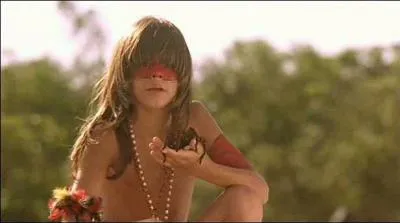 Dans le film culte Un indien dans la ville, comment se prnomme la mygale de Mimi-Siku qui ne se prive pas de l'emmener avec lui lorsqu'il va en France ?