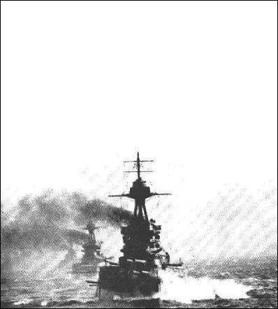 Parmi ces trois btiments de guerre franais, un seul ne  survcut  pas, il fut sabord par les allis pour les oprations Mulberries. . A vous de ne pas saborder les 2 autres. .