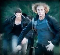 Qui tue James pendant que Carlisle et Edward sauvent Bella ?