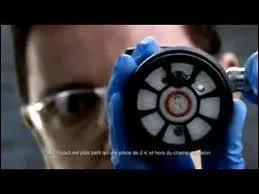 Dans quelle pub une camionnette d'une marque commenant par C arrive-t-elle chez une dame ?