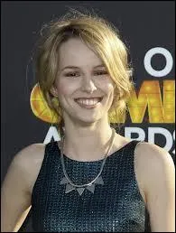 Dans la saison 2, Bridgit Mendler va chanter ... avec tout le monde.
