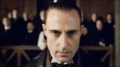 J'ai jou un chevalier pour Ridley Scott et une sorte de mage noir dans Sherlock Holmes. J'ai galement interprt un mafieux, dans quel film ?